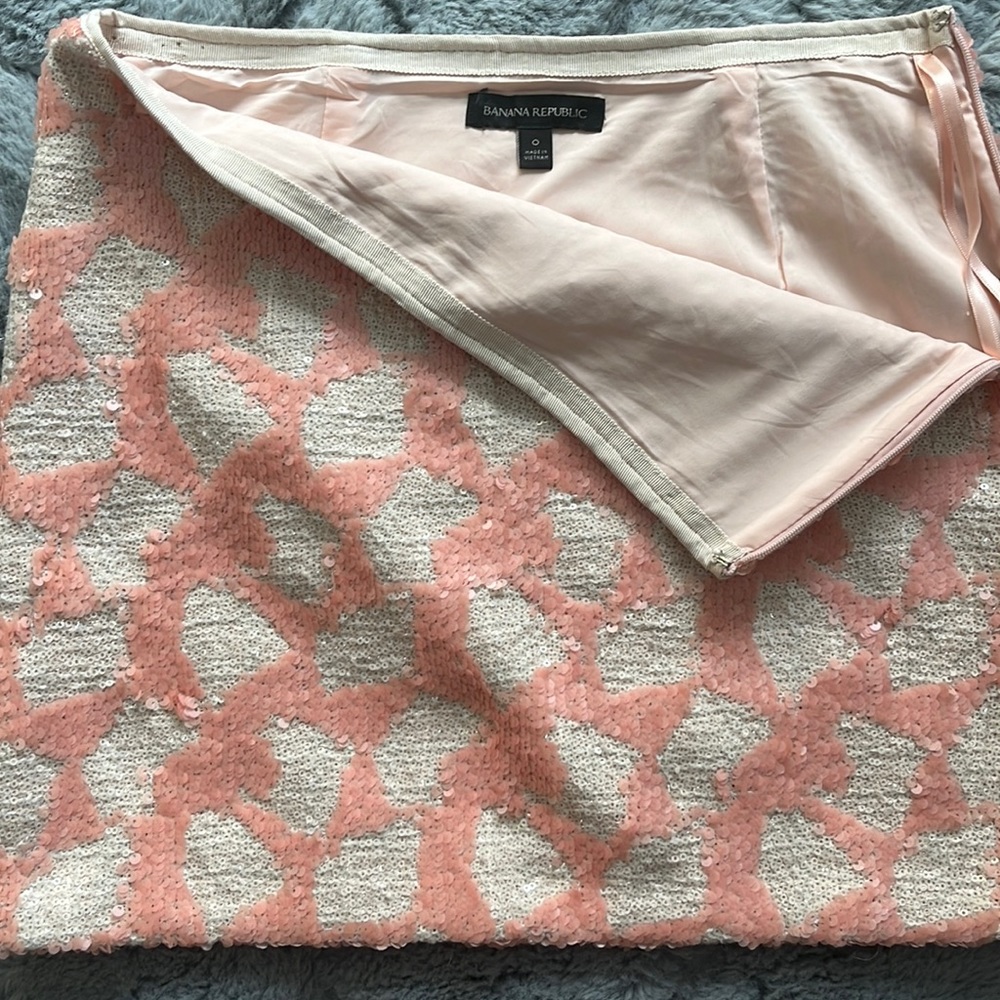 STUNNING!! 🤩SEQUIN SKIRT! BANANA REPUBLIC!! NEW!!! PERFECT FOR THE HOLIDAYS✨